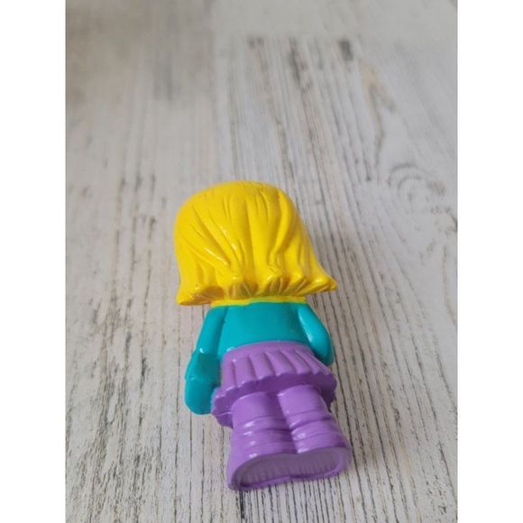 Blonde girl mom shopping day out toy play figure - Picture 3 of 5